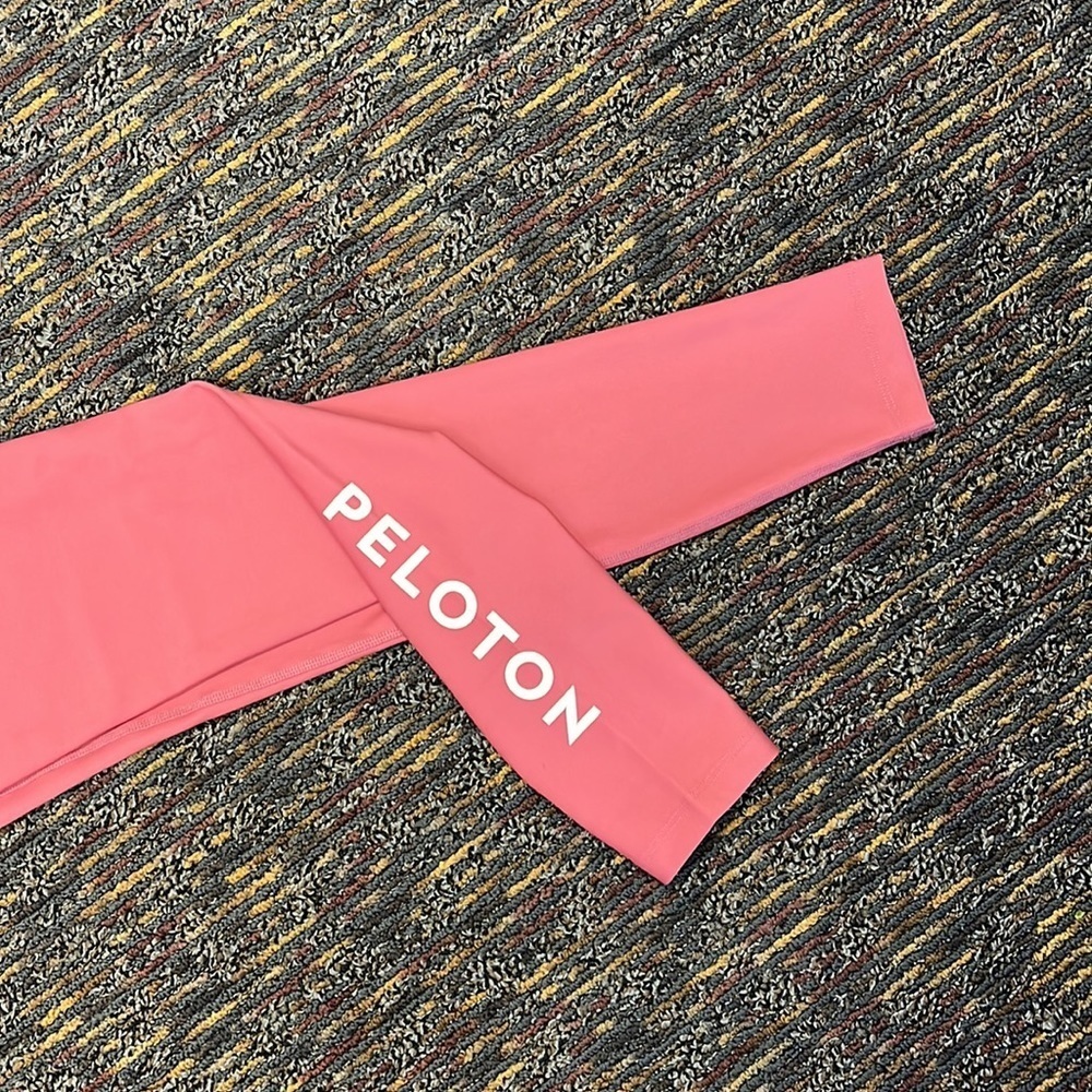 Peloton Solid Flex Leggings, Rose Pink, Size Medium - Picture 2 of 6